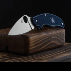 Spyderco UK Penknife Lightweight Dark Blue CPM SPY27 7 Spyderco UK Penknife Lightweight Dark Blue CPM SPY27 -Nitecore Store SC94PCBLdet4 21728.1694442613